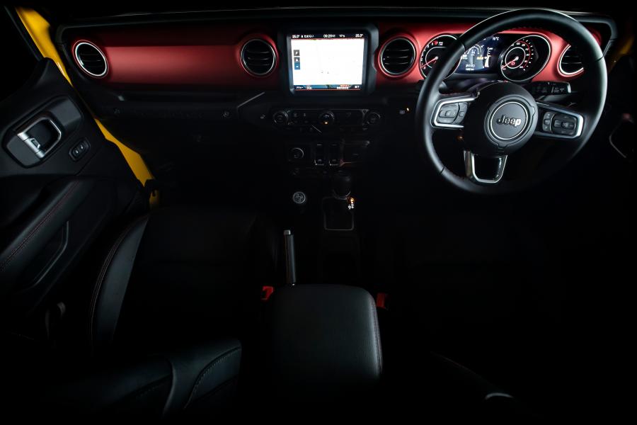 Торпедо Jeep Wrangler Rubicon (JL) 2018 года  (JP) (фото 2 из 22)